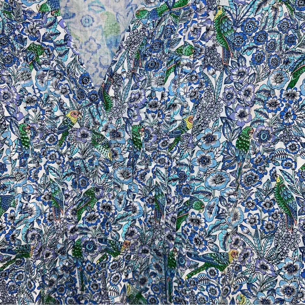 J. Jill Tropical Novelty Print Blouse Top Blue Floral Parakeet Size Petite Small - Picture 4 of 7